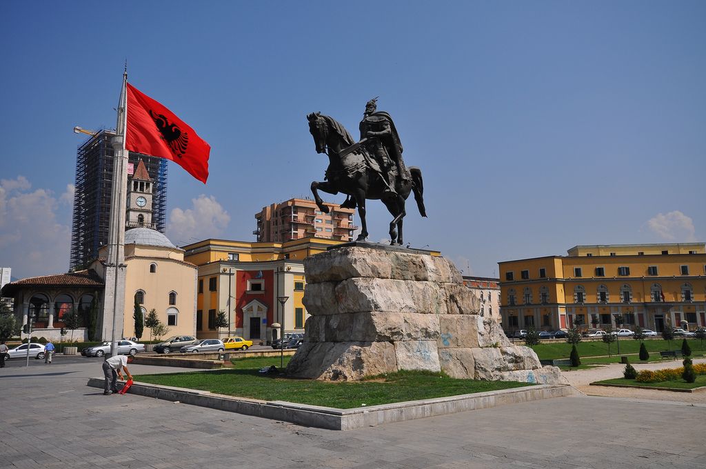 Tirana Hub Tour: 5-Day Albania Itinerary & Travel Guide
